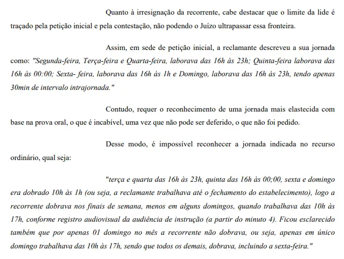“Trecho de acórdão trabalhista destacando que o julgamento está limitado à jornada descrita na petição inicial, sem possibilidade de ampliação posterior.”