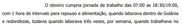 “Trecho de petição inicial com jornada de trabalho variável e imprecisa, sem definição clara de horários e dias trabalhados.”